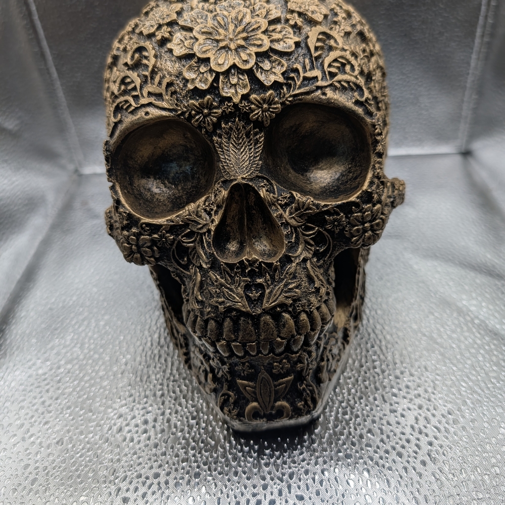 Skull Carved Floral Decor Raisin Material New